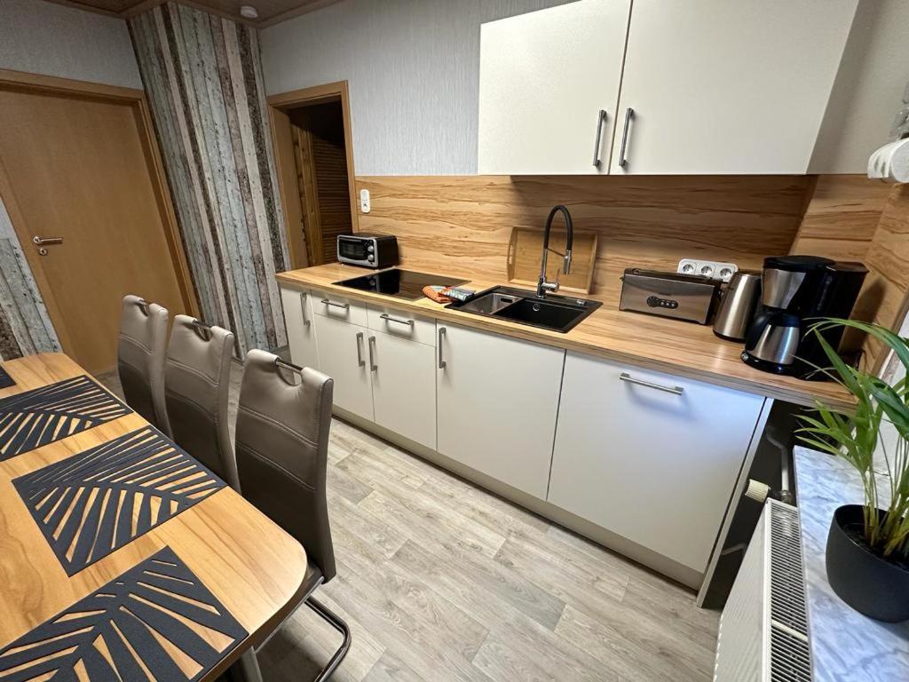 Christels Ferienwohnung 2 In Thale Mit Ueberdachter Terrasse, Kueche Mit Tv & Geschirrspueler 외부 사진